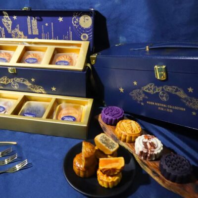Ommi's Premium Golden Mooncake Gift Box - 8 Pieces, 500g